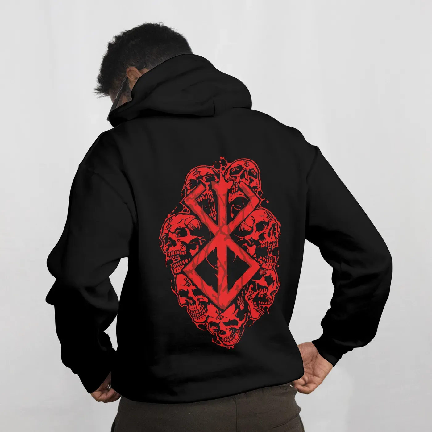 Sudadera Berserk Marca del Sacrificio negra, vista de espalda