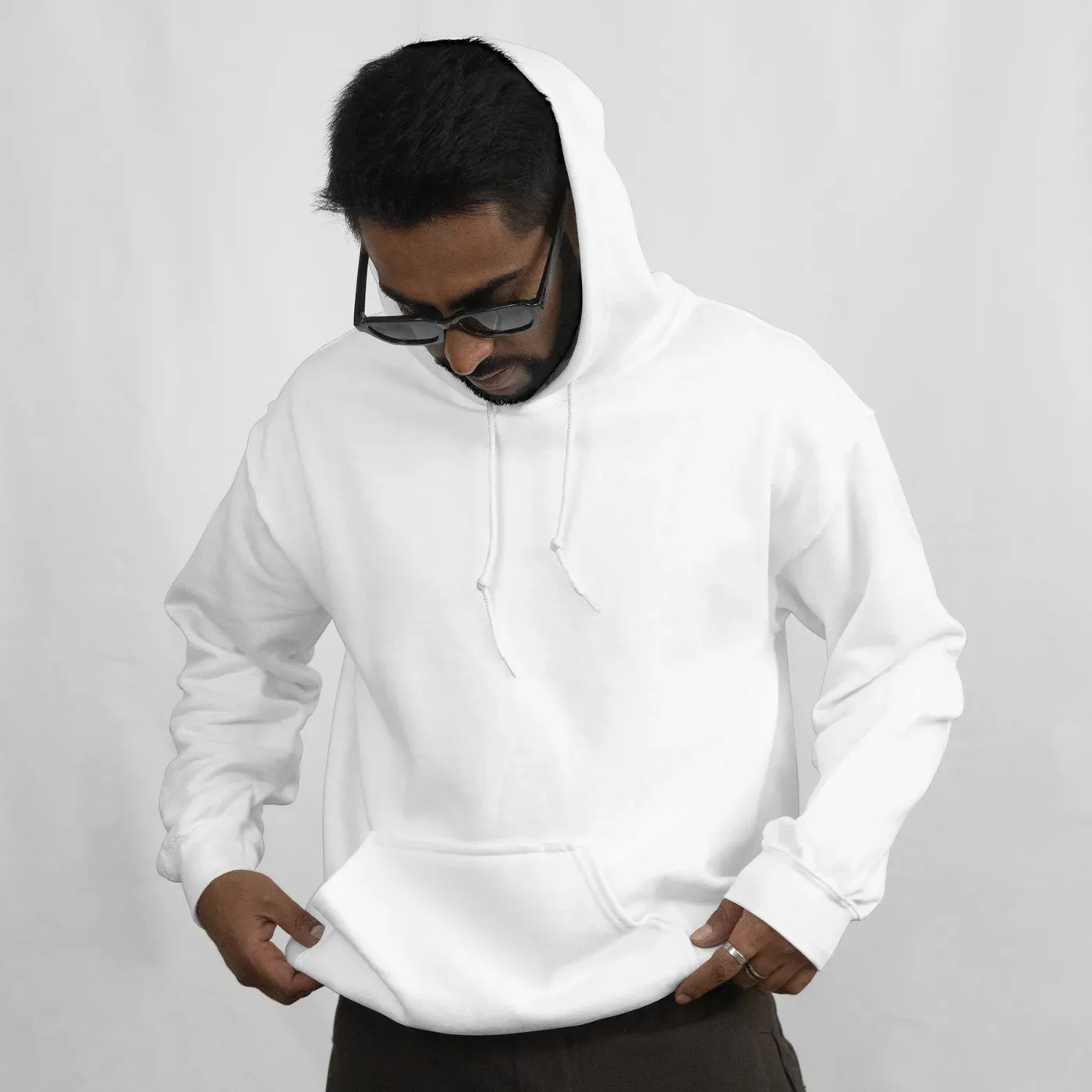 Sudadera Berserk Marca del Sacrificio blanca, vista frontal